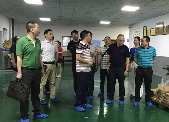 縣委副書記張學(xué)彬、縣政府常務(wù)副縣長張文杰、副縣長趙領(lǐng)等領(lǐng)導(dǎo)蒞臨我司考察
